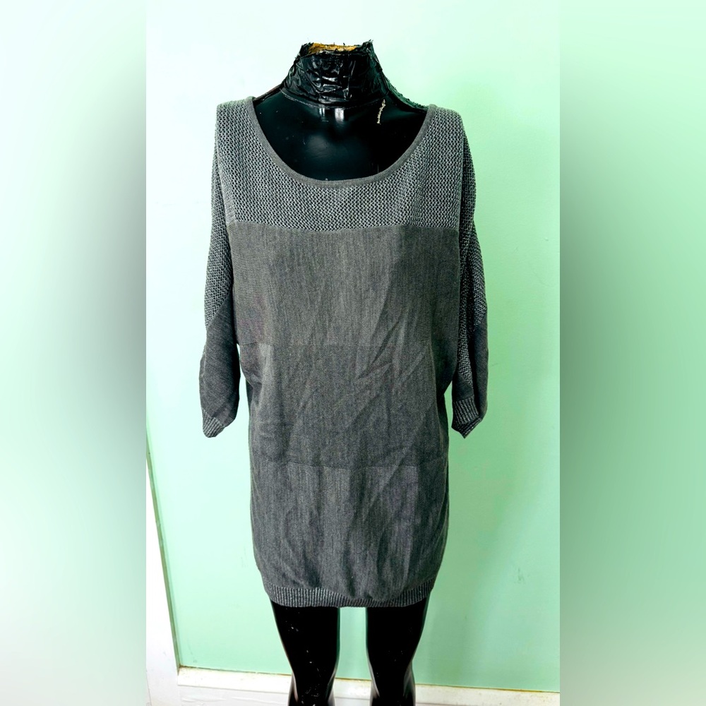 New York & Company Grey Ombré Short Sleeve Top Sz. Medium